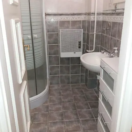 Eszter Piroska Apartman Beci